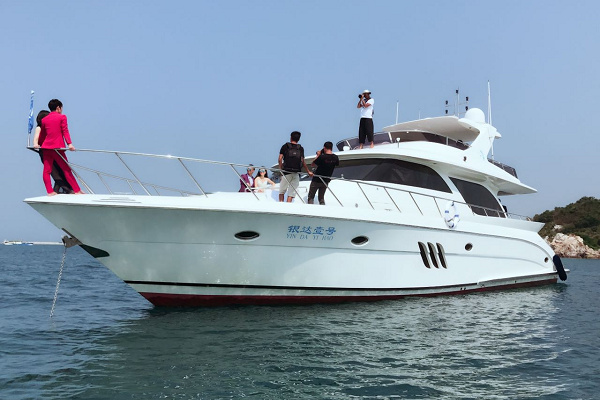 68英尺豪華游艇(銀) 68英尺豪華游艇(銀)