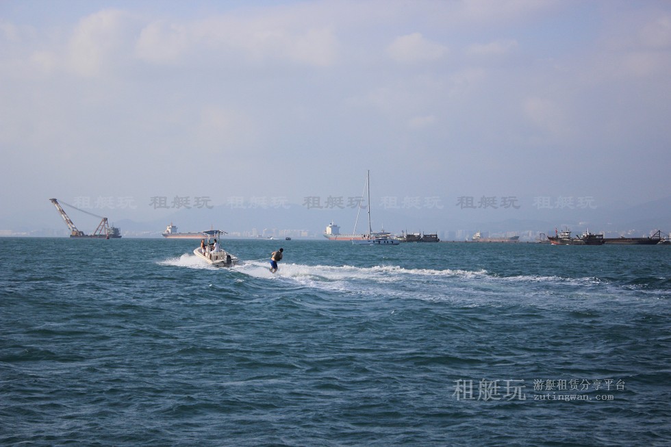 做資深三亞旅游達(dá)人,游艇旅游更時(shí)尚! 做資深三亞旅游達(dá)人,游艇旅游更時(shí)尚!