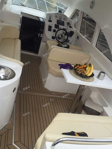 32英尺運(yùn)動(dòng)快艇